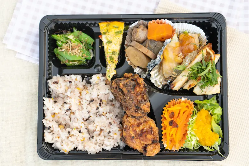 河内長野すまいる食堂テイクアウトよくばり弁当