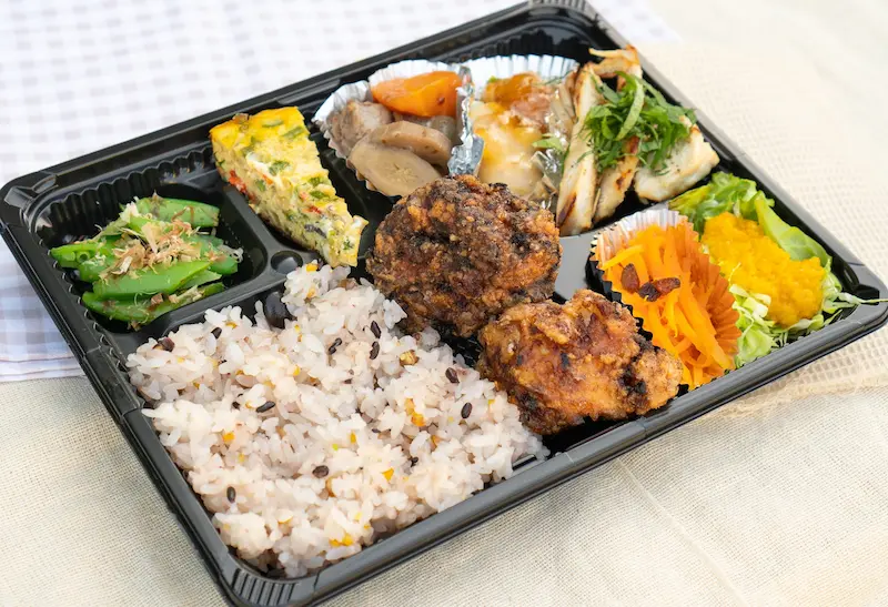 河内長野すまいる食堂のテイクアウトよくばり弁当
